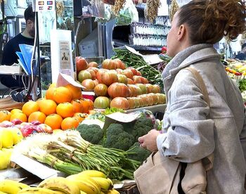 España mira a Francia para topar los precios de la alimentación