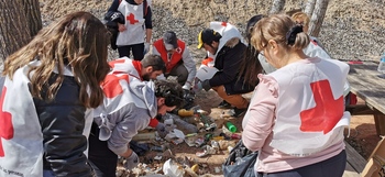 Cruz Roja realiza recogidas de 'basuraleza' en la provincia