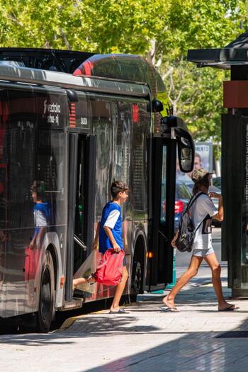 Los viajeros en autobús urbano aumentan en un 32,6%