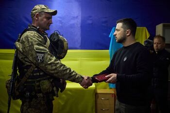Zelenski visita el frente ucraniano en Zaporiyia
