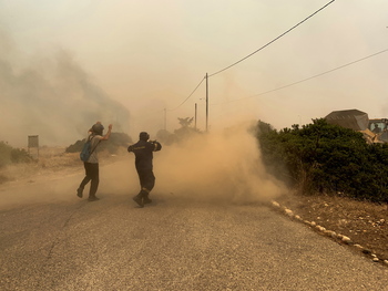 Grecia sigue luchando contra el fuego en Rodas, Corfú y Eubea