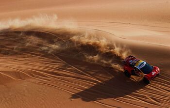 Loeb gana la cuarta etapa seguida en el Dakar