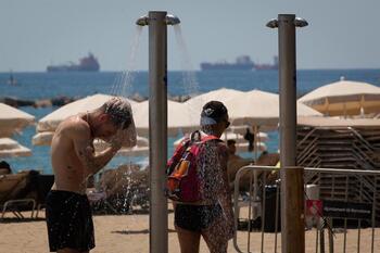 Málaga corta el agua de las duchas de la playa por la sequía