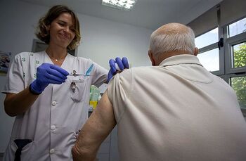 Los centros de salud tienen 3.000 vacunas del herpes zóster