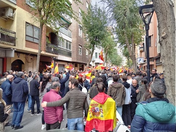 La protesta contra la amnistía se traslada a la sede del PSOE