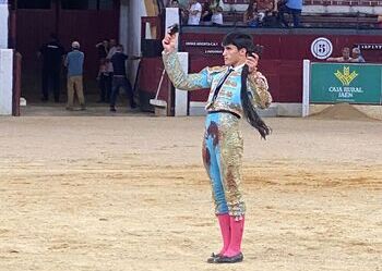 Neyzan Espín corta un rabo en Jaén