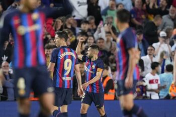Jordi Alba hace que el Barça acaricie el título de Liga