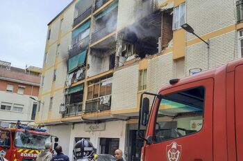 Fallece una persona en la explosión de una vivienda en Badajoz