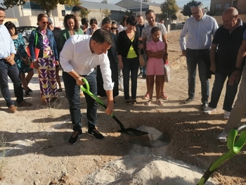 Serrano coloca la primera piedra del centro Cañicas-Imaginalia