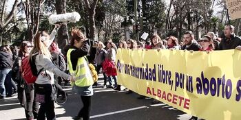Unidas Podemos pide que se impida el acoso en la Clínica Iris