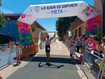 David Castro y Belén Baidez ganaron el Triatlón de La Roda