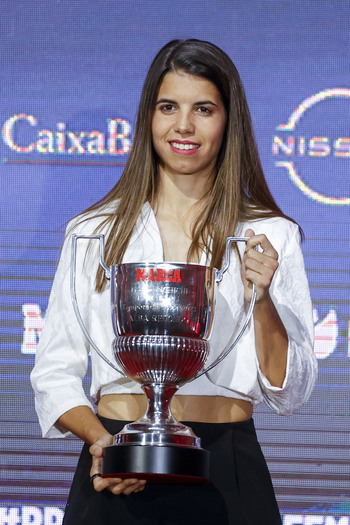 Alba Redondo recibió el Trofeo Pichichi de la pasada campaña