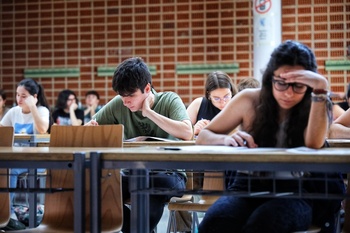 Unos 2.100 alumnos inician la EvAU en el campus de Albacete