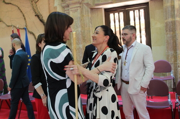 Blanca Fernández respalda a la  primera alcaldesa almanseña