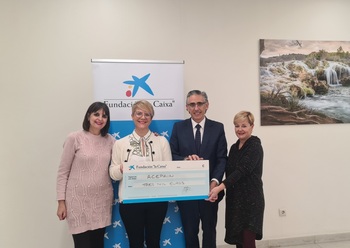 La Fundación Caixabank entrega 3.000 euros a Acepain