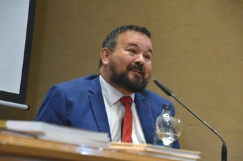 Juan Ramón Amores vence con claridad en La Roda