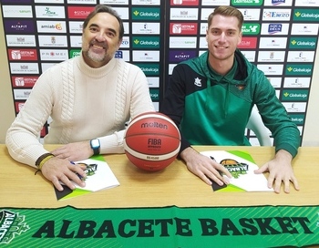 El Albacete Basket sella la renovación de Antonio Burgos