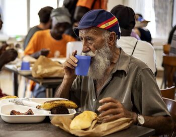El comedor del Sagrado Corazón reparte casi 300 comidas al día