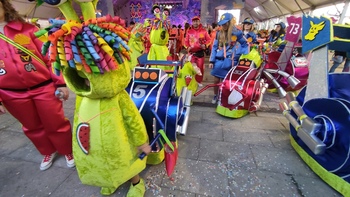 Efusión de alegría en el Gran Desfile Infantil del Carnaval