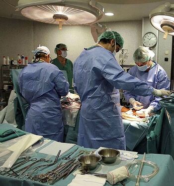 La lista de espera quirúrgica del CHUA subió un 32% en un año