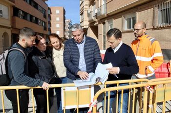 El alcalde visita las obras de varias calles de Carretas