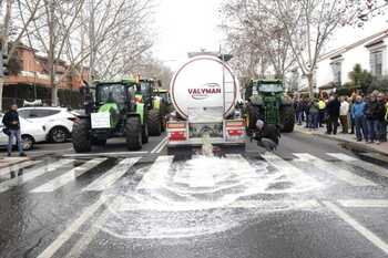 Agricultores de Ciudad Real derraman purines