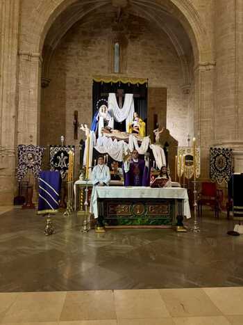 Realizan el montaje de un altar provisional en San Blas