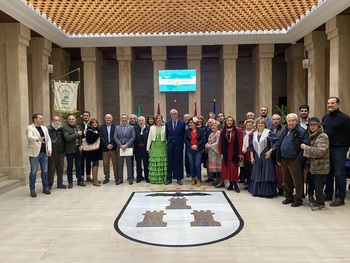 El Ayuntamiento felicita a la comunidad andaluza