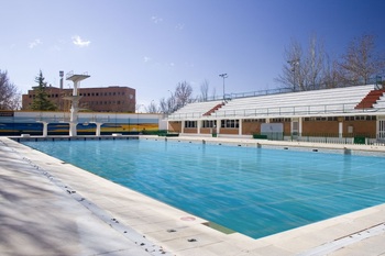 El Consistorio trabaja en puesta a punto de piscinas de verano