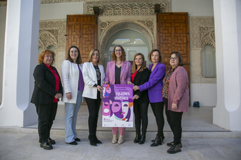 La Junta premiará a Àngels Barceló y Fundación Mujeres el 8-M