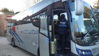 Policía Local participa en campaña control transporte escolar
