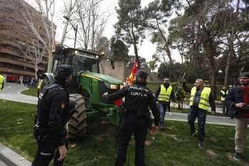 Los tractores alcanzan la Avenida de España