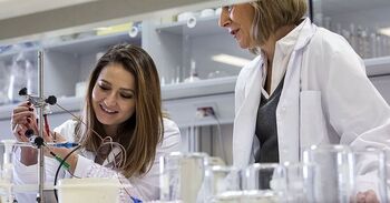 Las mujeres dirigen el 26% de grupos científicos del campus