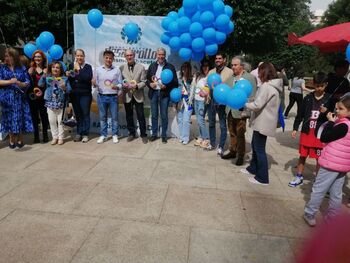 La suelta de globos azules pone fin a la Semana del Autismo